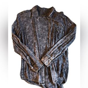 Women’s black and white wash comfy button up